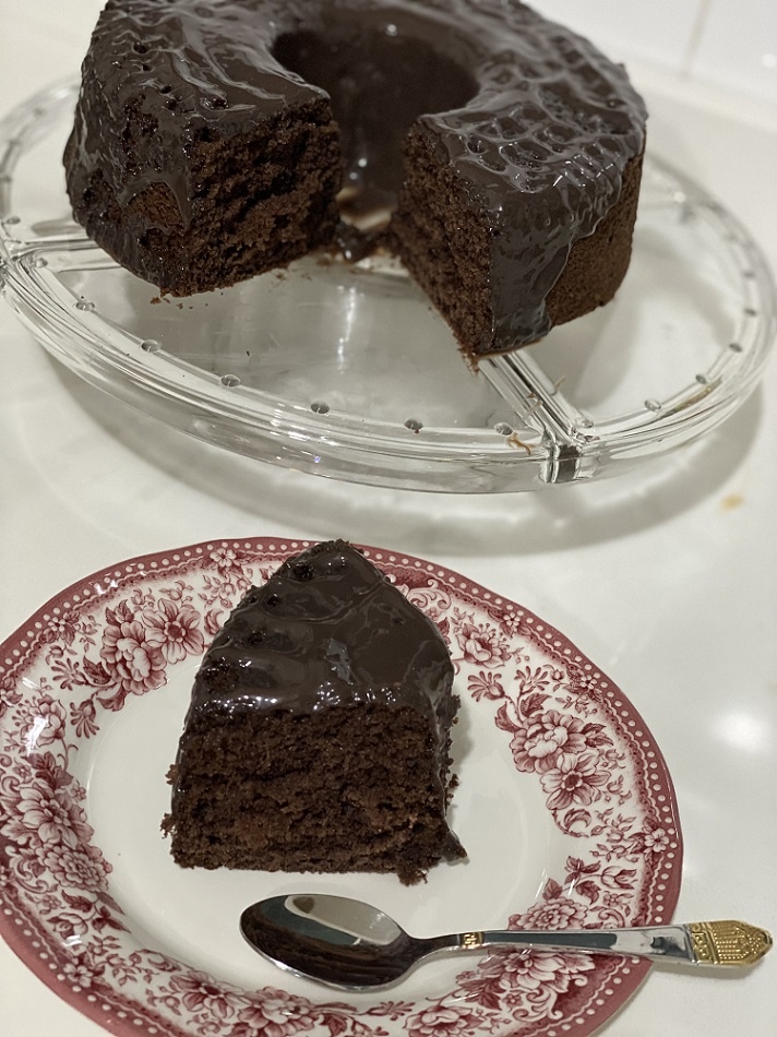 Bolo de Chocolate com Cobertura de Chocolate