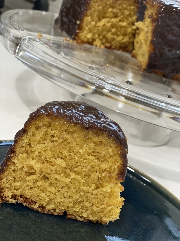 Bolo de Cenoura com Cobertura de Chocolate