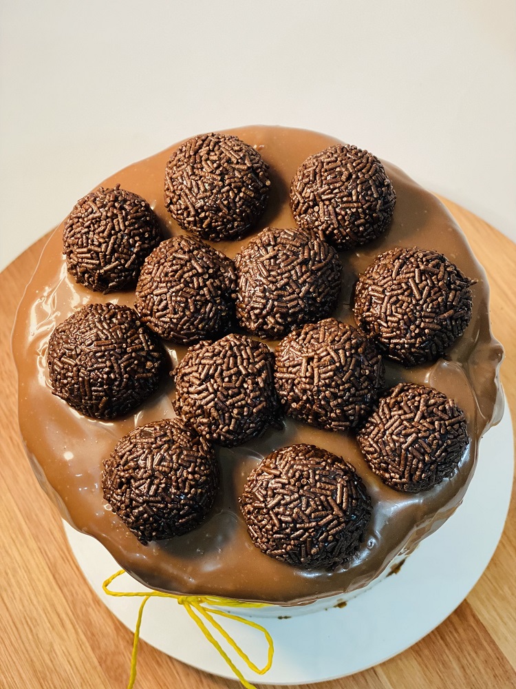 Naked Cake de Cenoura com Brigadeiro