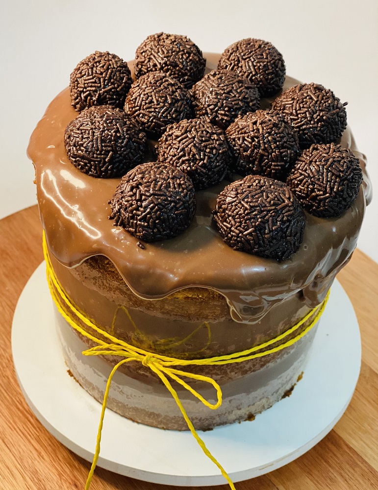 Naked Cake de Cenoura com Brigadeiro