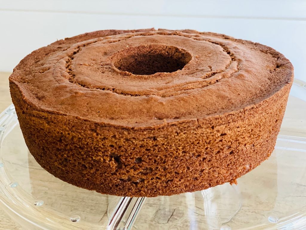 BOLO DE GOTAS DE CHOCOLATE PEQUENO S/ COBERTURA