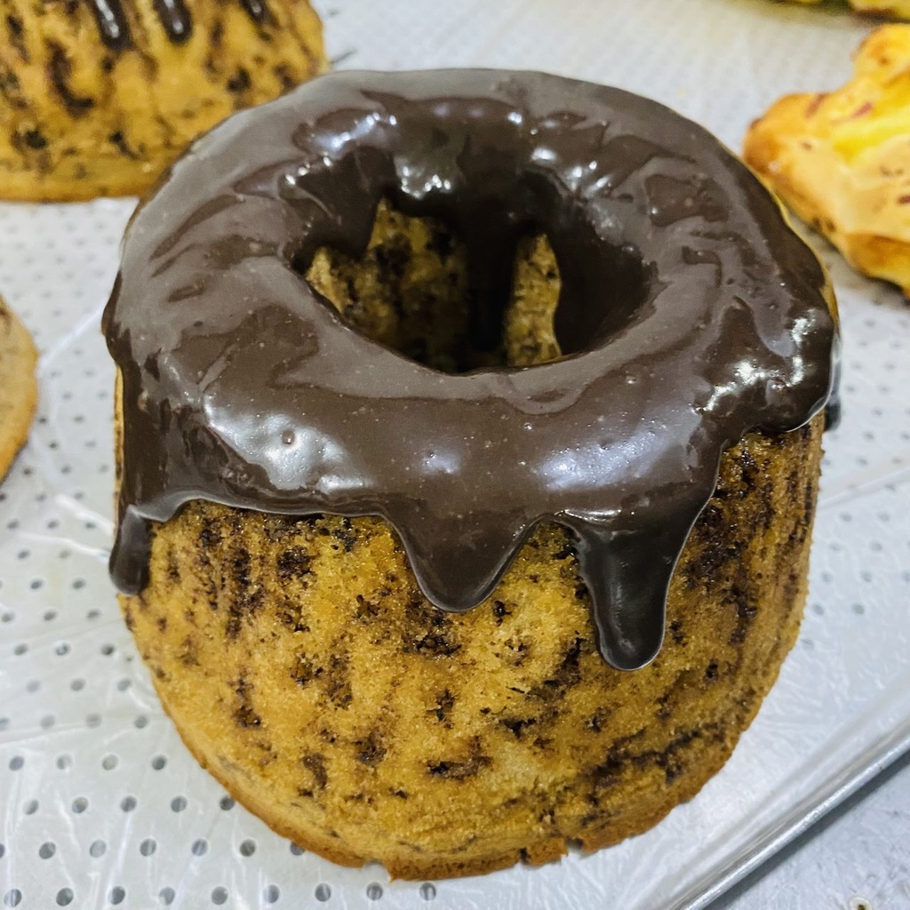 BOLO FORMIGUEIRO MÉDIO C/ COB GANACHE DE BRIGADEIRO E GRANULADO