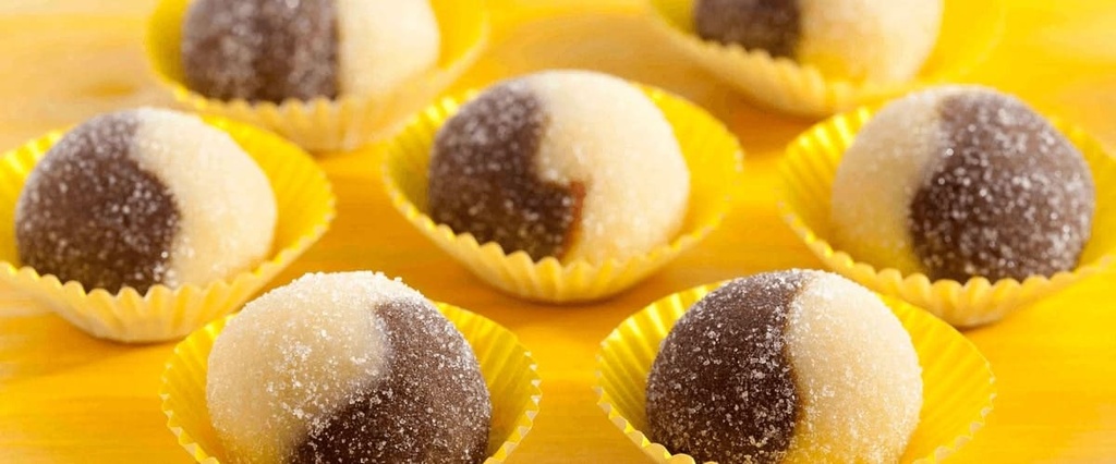 Docinho de Brigadeiro Preto e Branco com 25un